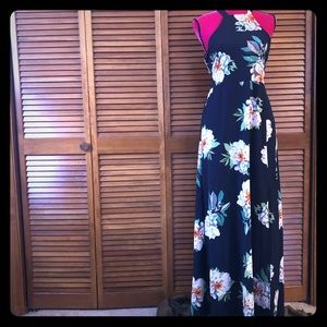 Gorgeous floral maxi dress 🌺👗🌺